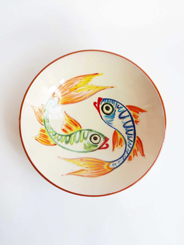 Grand plat en céramique avec motif de poisson