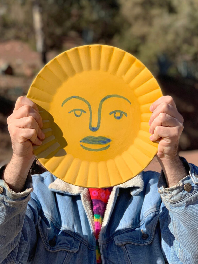 Mériadek Caraës présentant le plat soleil Datcha
