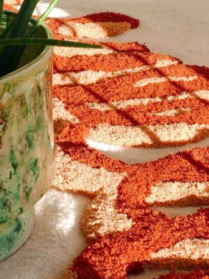 Tapis blanc et rouge