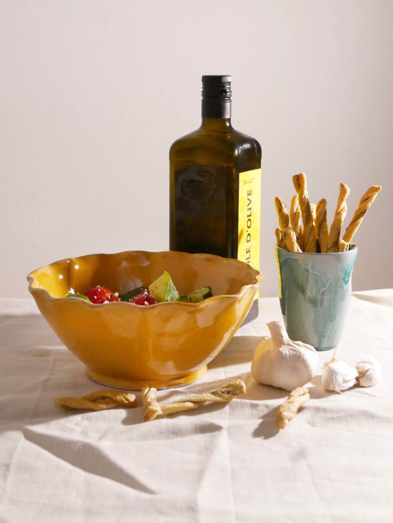 Saladier jaune poterie artisanale provençale du Sud de la France