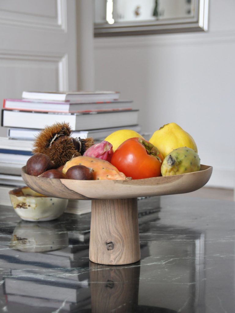 Cake-stand ou présentoir en bois de noyer - coupe à fruits sur pied