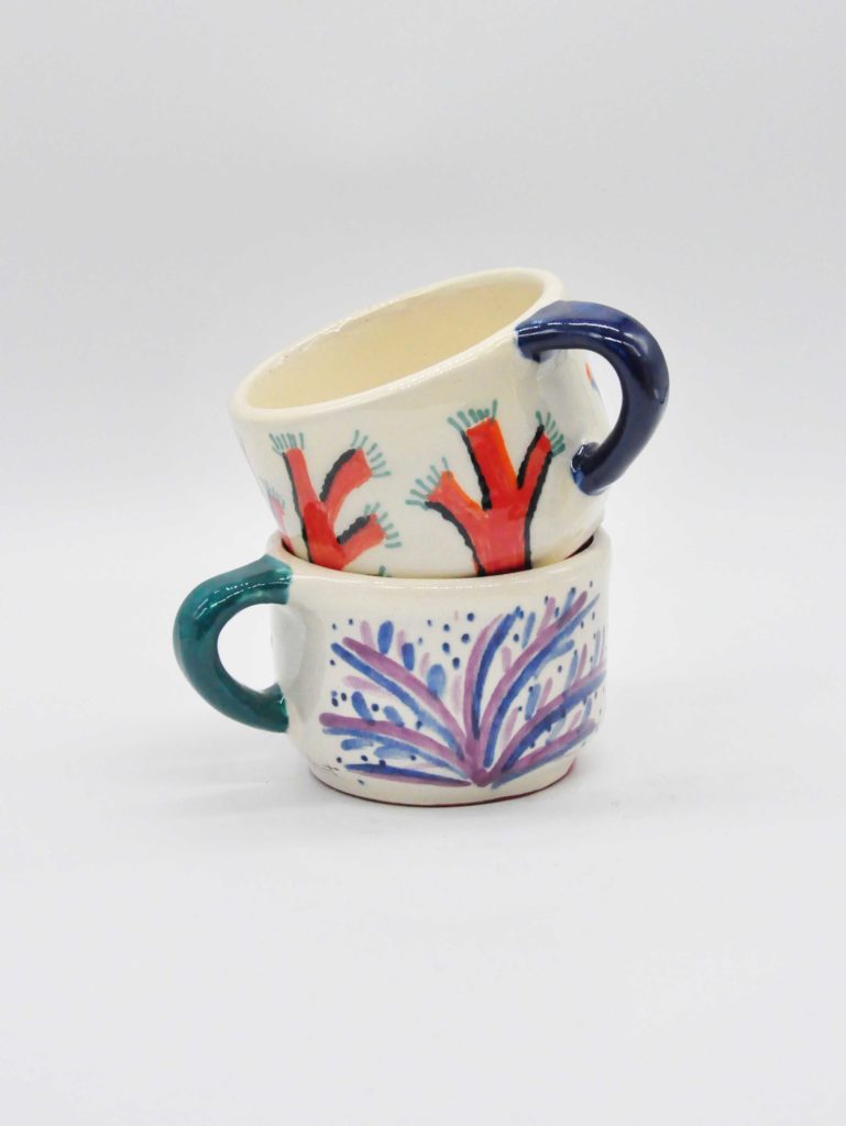 Tasse avec motifs algues et coraux